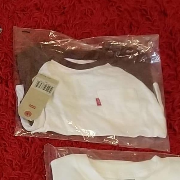 Levi's Raglan - Picture 4 of 4